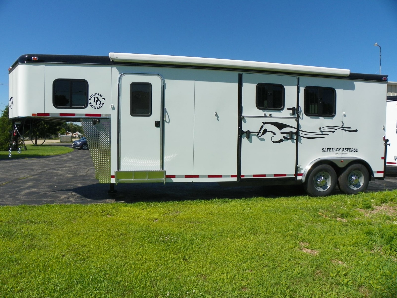 the-industry-s-best-horse-trailers-with-living-quarters